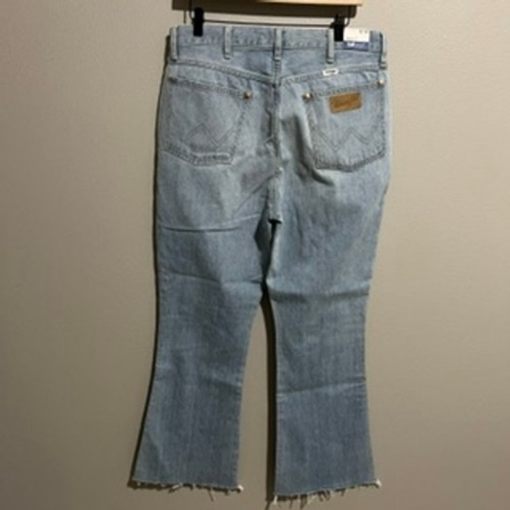 Wrangler Lovestruck High Rise Flare Jeans Light Wash Raw Hem 32/32 WROCK 672 - Picture 4 of 16